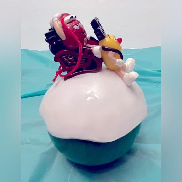 M&M’s ORNAMENT, RED & YELLOW M&M On Sled/SLEIGH, SNOWBALL NEW OPEN BOX - Picture 8 of 13